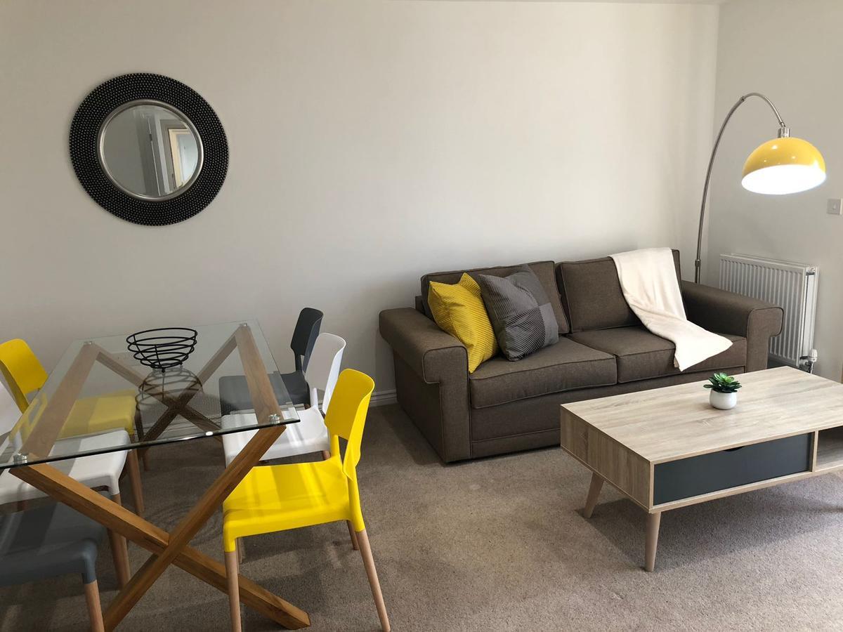 Hertford Serviced Apartments Вэр Экстерьер фото