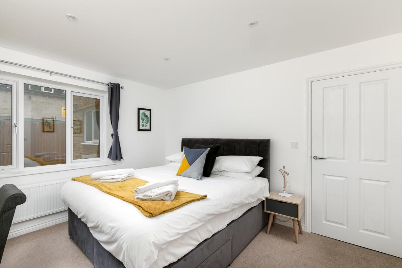 Hertford Serviced Apartments Вэр Экстерьер фото