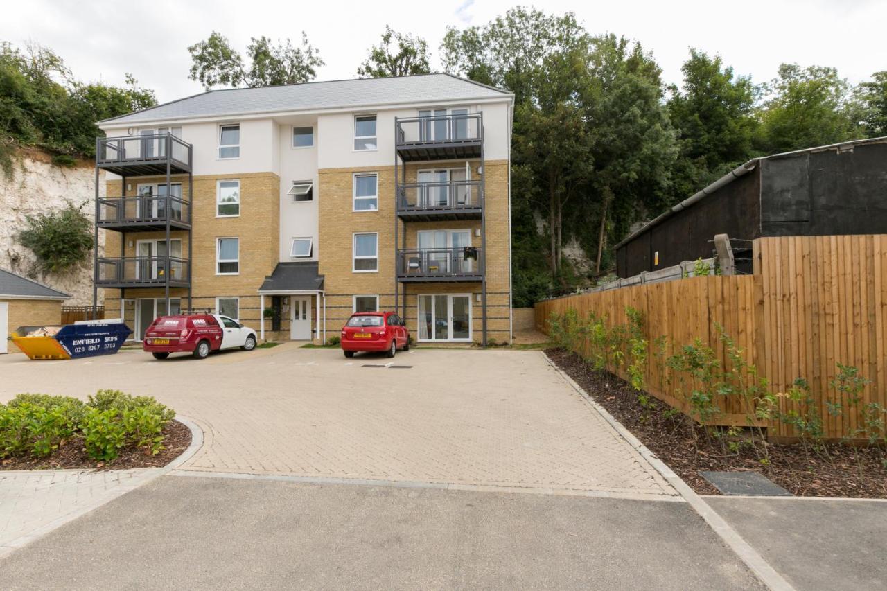 Hertford Serviced Apartments Вэр Экстерьер фото