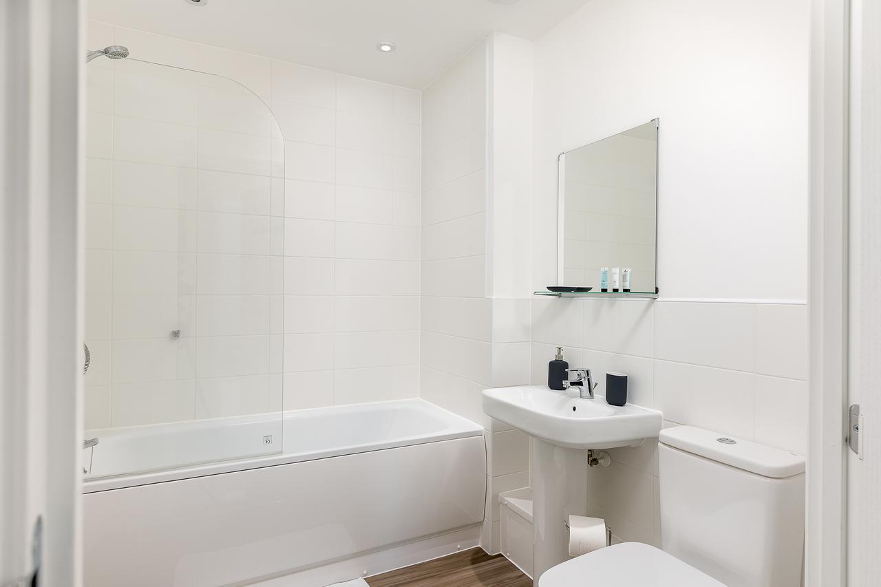 Hertford Serviced Apartments Вэр Экстерьер фото